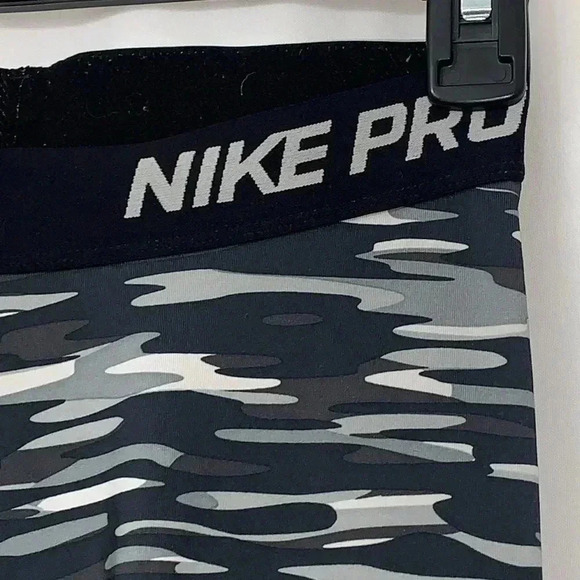 Women’s Nike Pro 3/4 Length Camouflage Leggings Size Small EUC - Picture 4 of 8